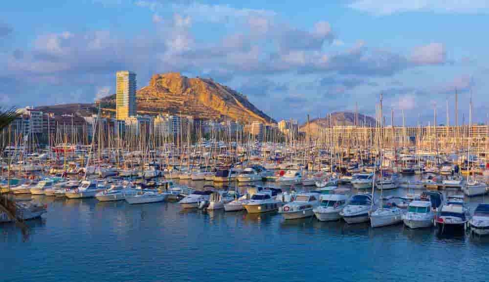 Mietwagen von Mittelklassewagen in Alicante